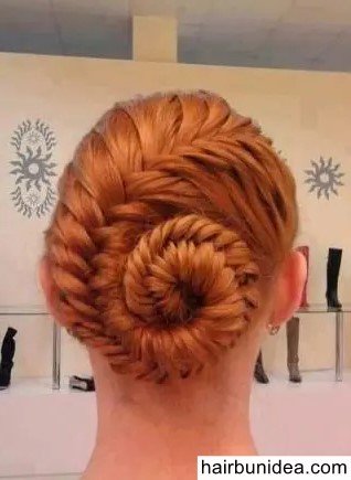 Trending Curly Hair Buns in 2022- Curly Hair Bun